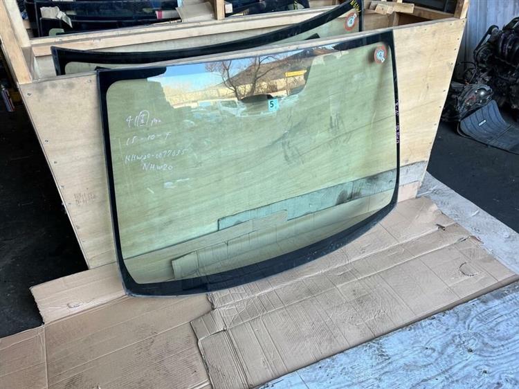 Лобовое стекло Тойота Приус в Ялте 236521