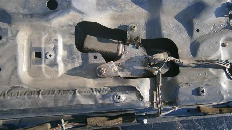 Мотор стеклоочистителя Isuzu Bighorn